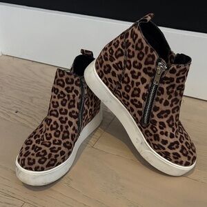 Leopard Print Women's Sneakers with Zip Closure
